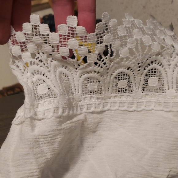 1 2x left💗New boutique white slicing pom pom top - Picture 14 of 16